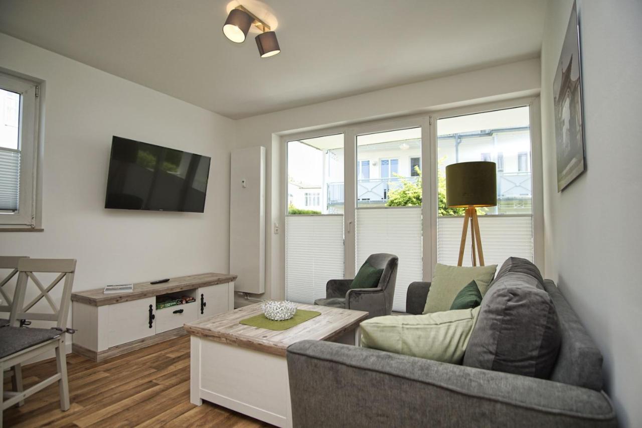 Villa Karola FeWo 02 Terrasse, Sauna- u Schwimmbadnutzung in Sellin Goehren  Esterno foto